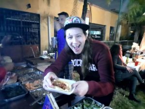 Caligaris disfrutando tacos de El Veterano